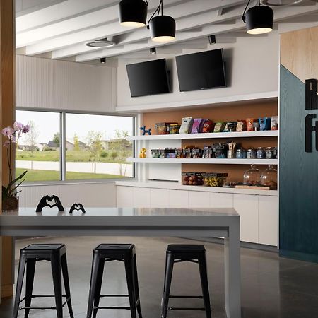 Aloft Waukee Hotel Bagian luar foto