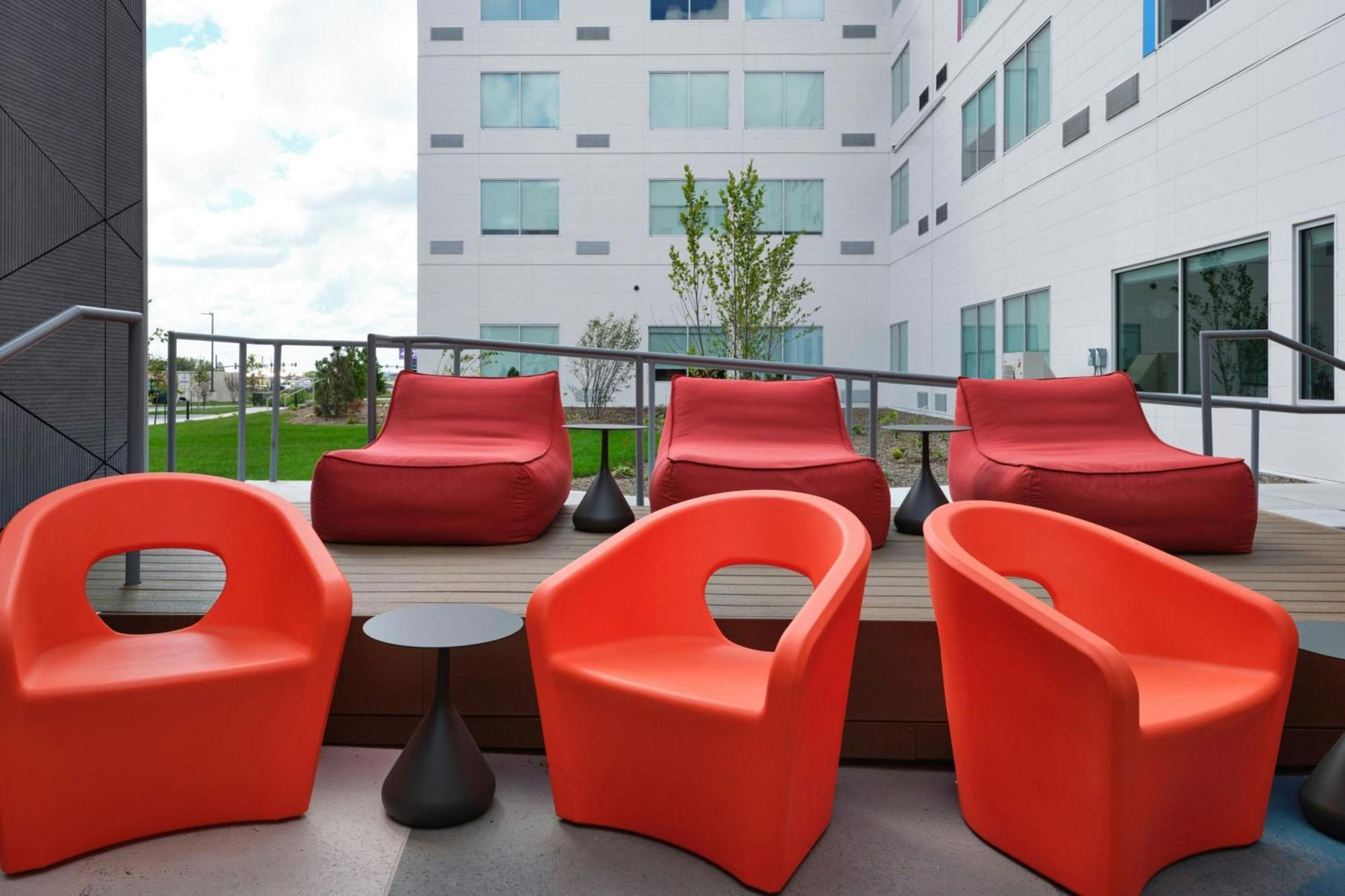 Aloft Waukee Hotel Bagian luar foto
