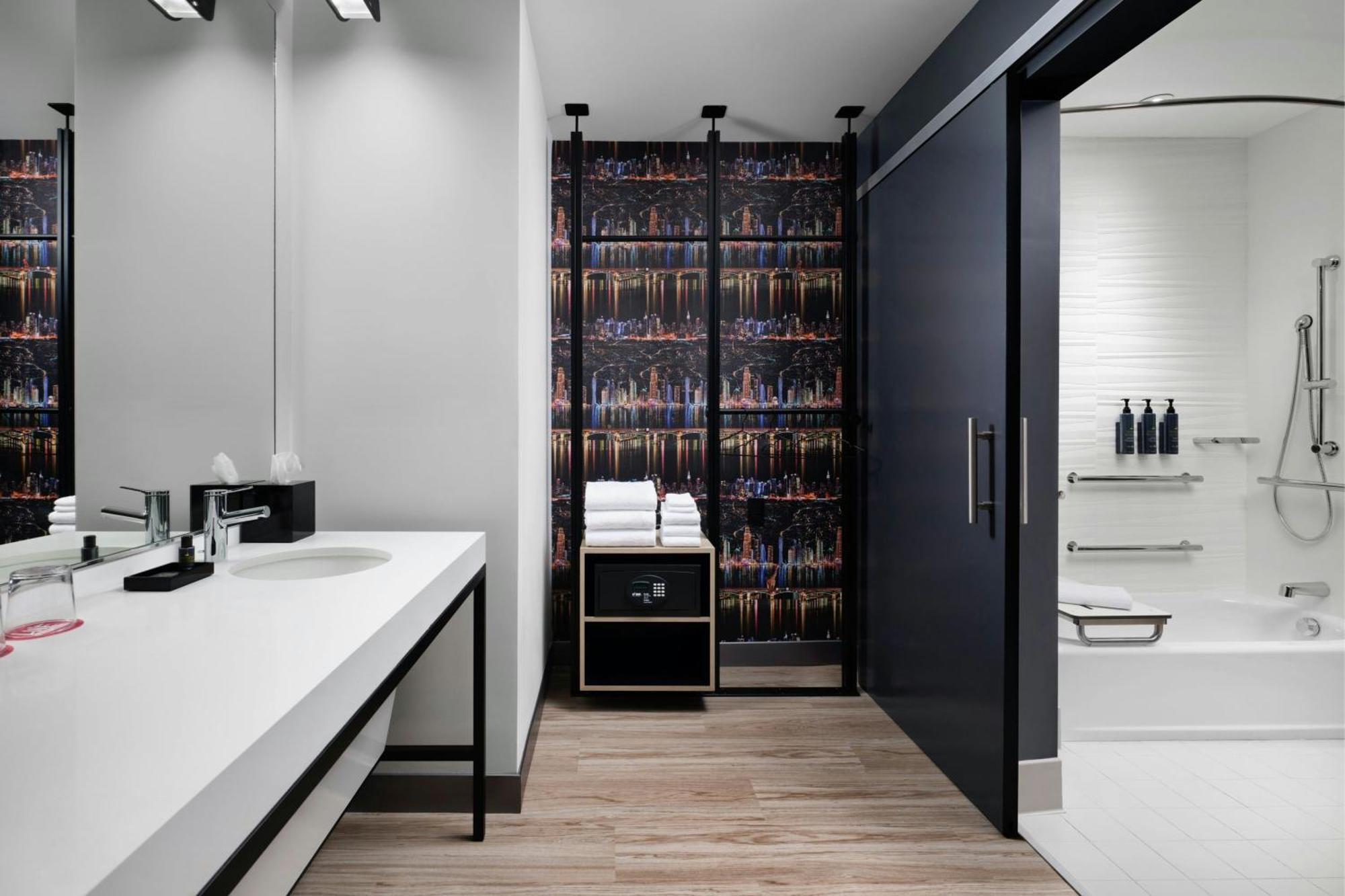 Aloft Waukee Hotel Bagian luar foto