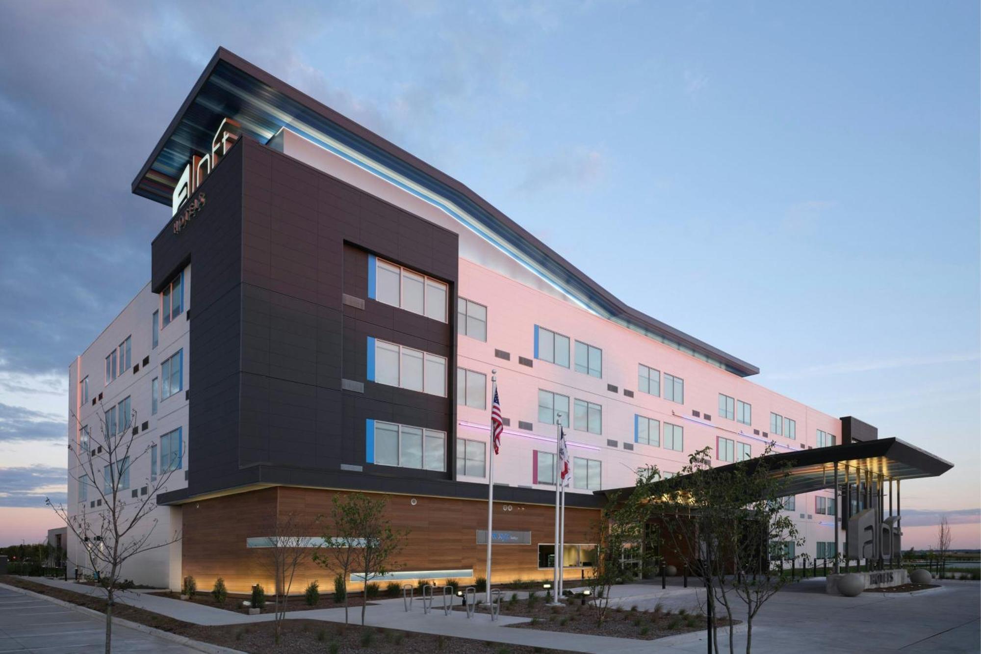 Aloft Waukee Hotel Bagian luar foto