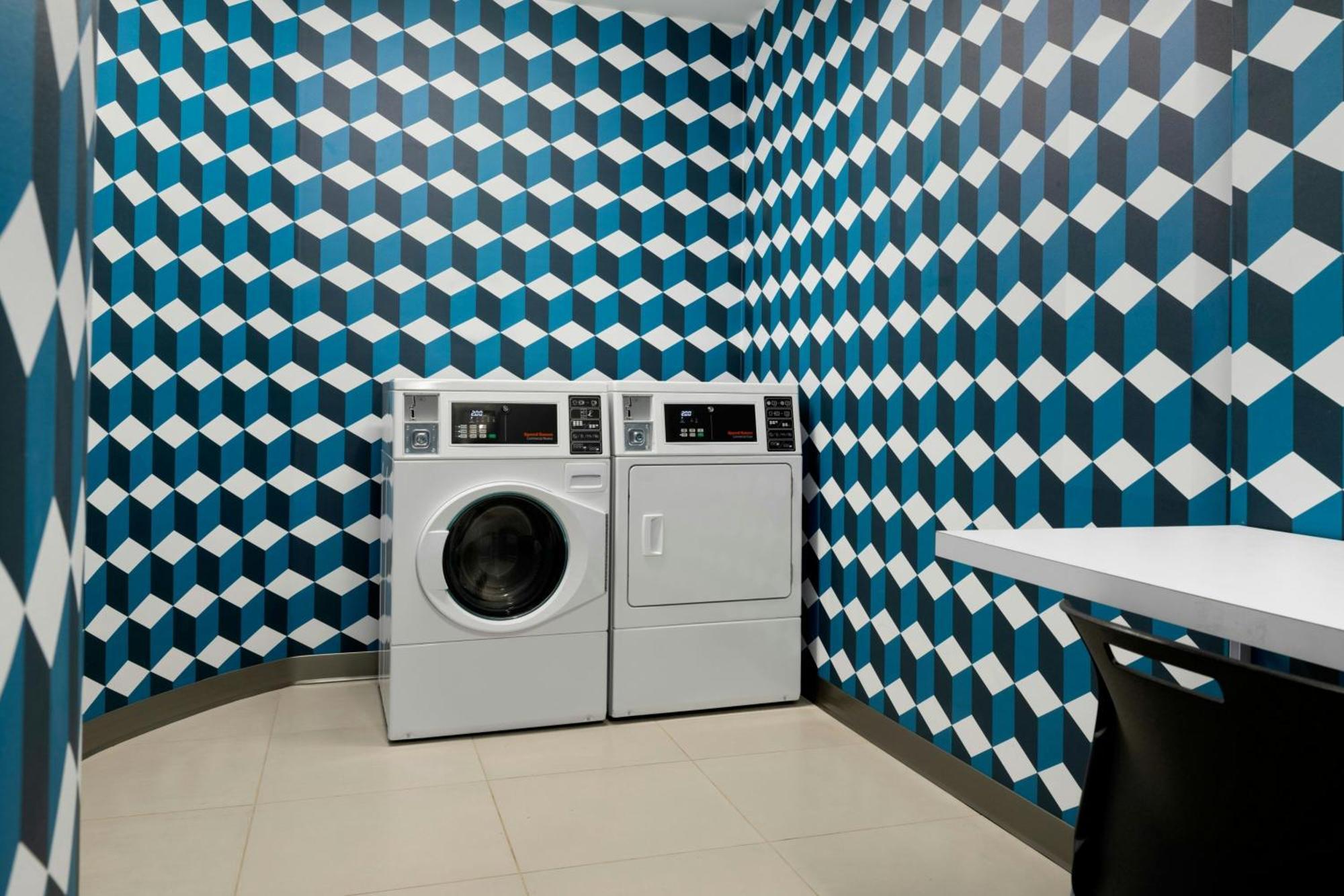 Aloft Waukee Hotel Bagian luar foto